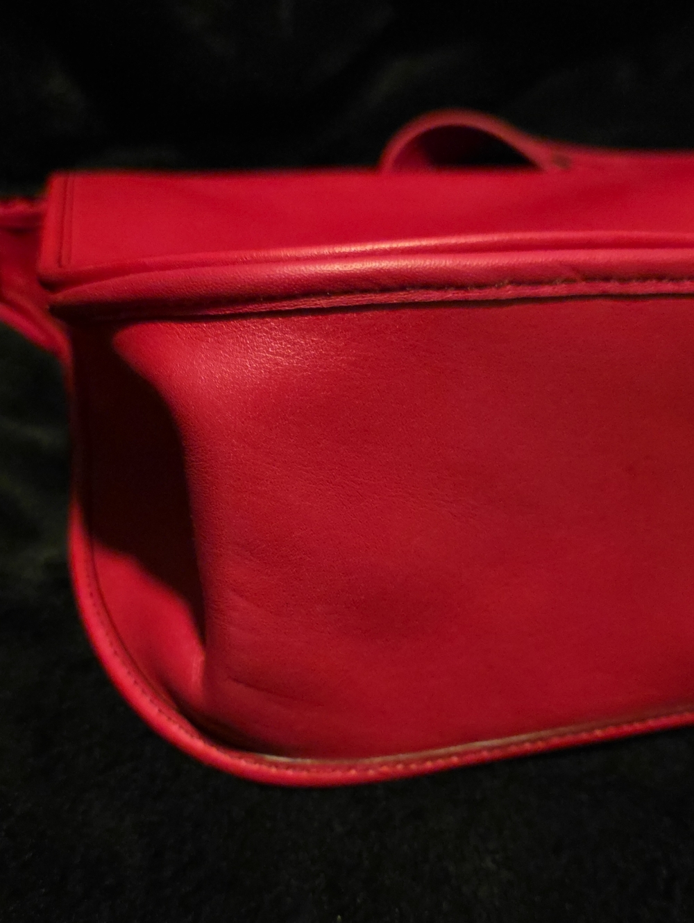Coach Women's Hot Pink Crossbody Bag - Sleek Leather Shoulder Bag - Picture 4 of 13